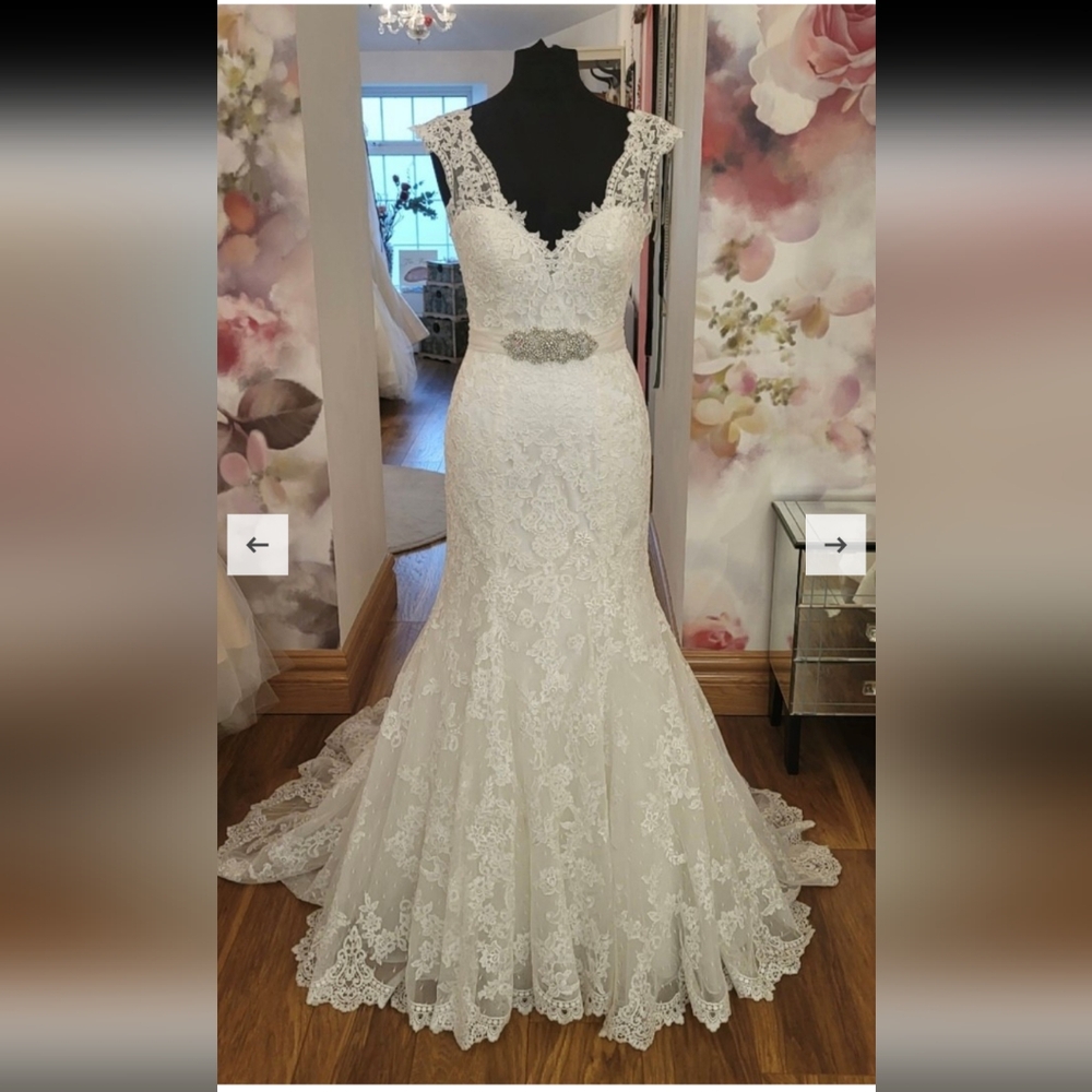 Elegant White Lace Wedding Dress